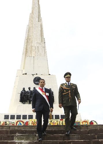 El Presidente de la República presidió ceremonia por el Día del Ejército y el 187º aniversario de la Batalla de Ayacucho