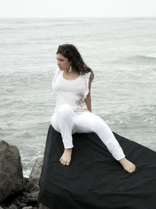 Joven modelo Daniela Sirena Villegas deslumbra el lente de generaccion.com con su deslumbrante belleza