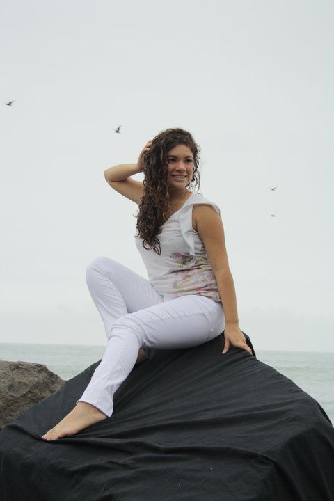 Joven modelo Daniela Sirena Villegas deslumbra el lente de generaccion.com con su deslumbrante belleza