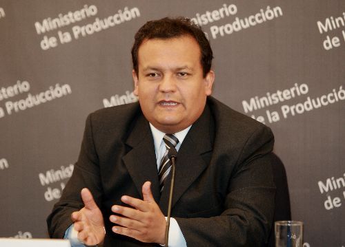 El nuevo Ministro de la Producción José Urquizo dando sus primeras declaraciones.