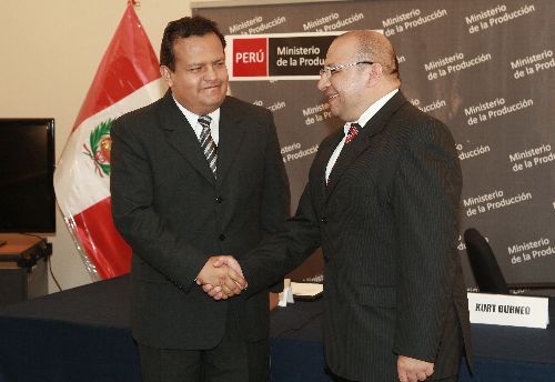 El nuevo Ministro de la Producción José Urquizo dando sus primeras declaraciones.