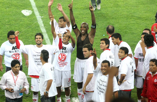 Juan Aurich de Chiclayo se coronó campeón por primera vez en su historia al vencer por penales al Alianza Lima en el Estadio Nacional.