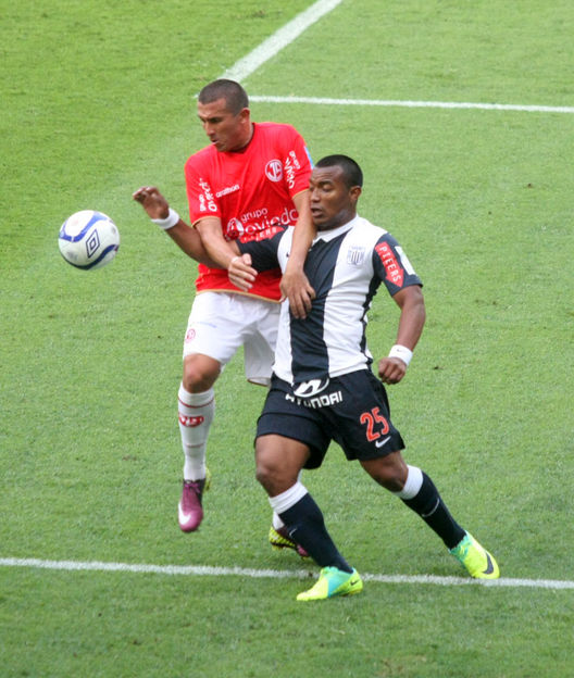 Juan Aurich de Chiclayo se coronó campeón por primera vez en su historia al vencer por penales al Alianza Lima en el Estadio Nacional.