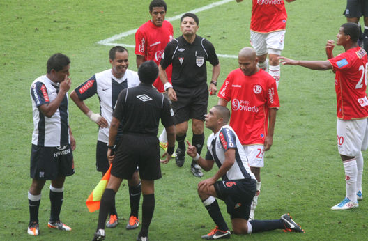 Juan Aurich de Chiclayo se coronó campeón por primera vez en su historia al vencer por penales al Alianza Lima en el Estadio Nacional.