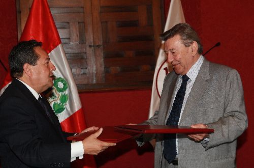 Ministro de Relaciones Exteriores, Rafael Roncagliolo y el Presidente de Sierra Exportadora, Alfonso Velásquez,firman Convenio de Colaboración Interinstitucional