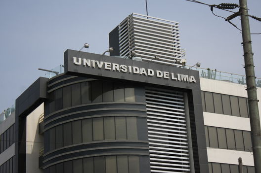 Exteriores de la Universidad de Lima, entidad educativa especializada en carreras de comunicación.