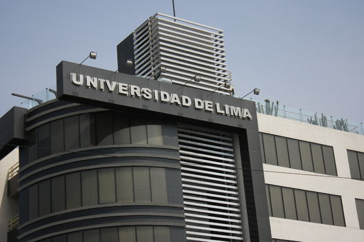 Exteriores de la Universidad de Lima, entidad educativa especializada en carreras de comunicación.