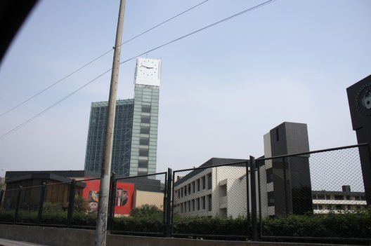 Exteriores de la Universidad de Lima, entidad educativa especializada en carreras de comunicación.