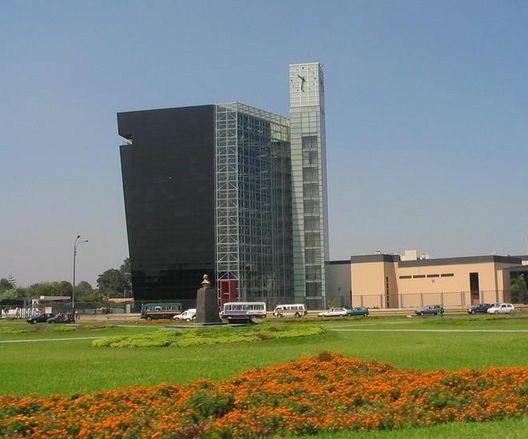 Exteriores de la Universidad de Lima, entidad educativa especializada en carreras de comunicación.