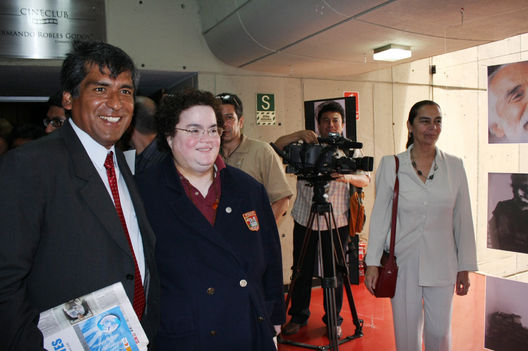 Un merecido homenaje póstumo recibió el maestro y cineasta Armando Robles Godoy en la explanada del Museo de la Nación