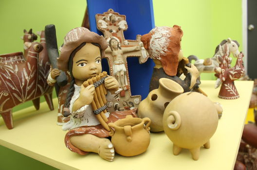 Gran exposición de artesanos Ruraq Maki, bellas piezas elaboradas a mano, se inaugura hoy en el Museo de la Nación.