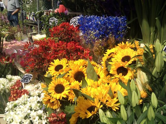 Venta de rosas en el 'Mercado de Flores de Lima' se incrementa por las fiestas navideñas.