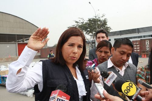 Jefa de la Sunat, Tania Quispe, presentó esta mañana mercadería incautada en accidentado operativo realizado en el Centro Comercial Polvos Azules.