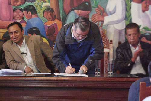 Premier Óscar Valdés se reunió con líderes de organizaciones sociales en Cajamarca.