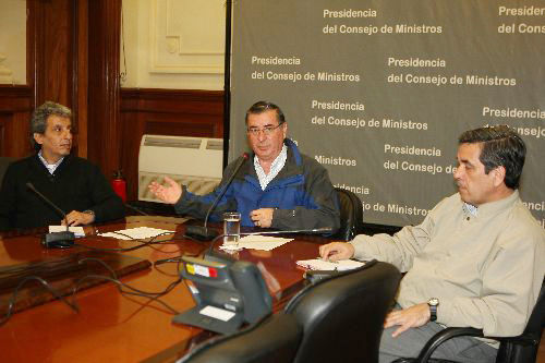 Premier Óscar Valdés se reunió con líderes de organizaciones sociales en Cajamarca.