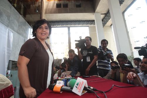 Ministra de La Mujer, Ana Jara, durante ceremonias en sede del Mimdes.