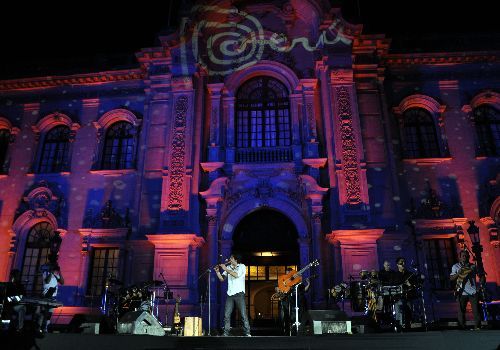 El presidente Ollanta Humala y la Primera Dama, Nadine Heredia, asisten a concierto de música peruana en Palacio de Gobierno