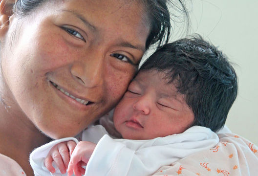 Alessandra Jesús es la primera bebé nacida en Noche Buena en el Instituto Nacional Materno Perinatal.