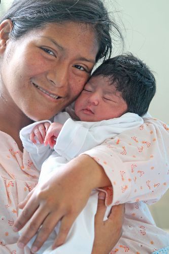 Alessandra Jesús es la primera bebé nacida en Noche Buena en el Instituto Nacional Materno Perinatal.