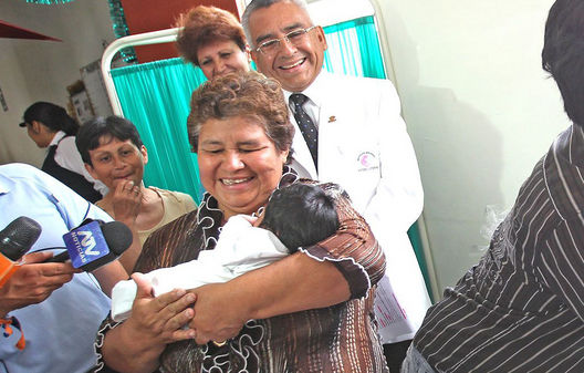 Alessandra Jesús es la primera bebé nacida en Noche Buena en el Instituto Nacional Materno Perinatal.