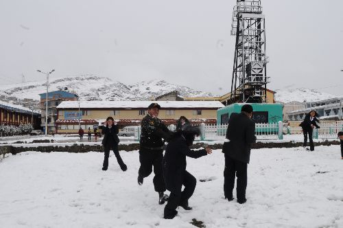 Una intensa nevada sorprendió a pobladores de cerro de Pasco