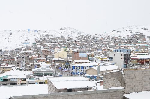 Una intensa nevada sorprendió a pobladores de cerro de Pasco