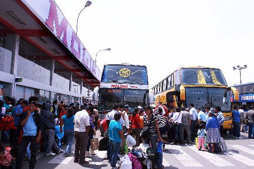 Desconcierto de pasajeros por alza de precios en pasajes interprovinciales en el Terminal Terrestre de Yerbateros