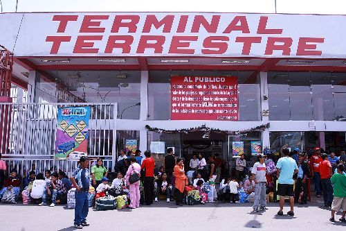 Desconcierto de pasajeros por alza de precios en pasajes interprovinciales en el Terminal Terrestre de Yerbateros