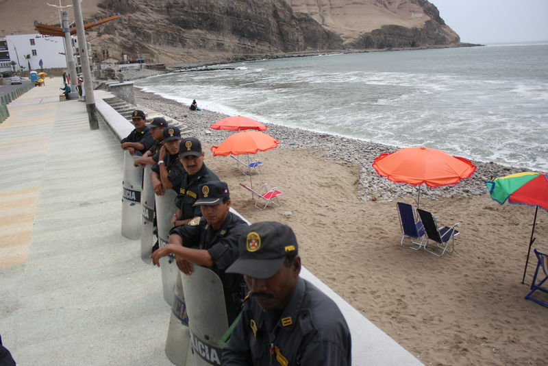 Playa La Herradura se queda sin arena y en su lugar ahora solo han quedado piedras y más piedras