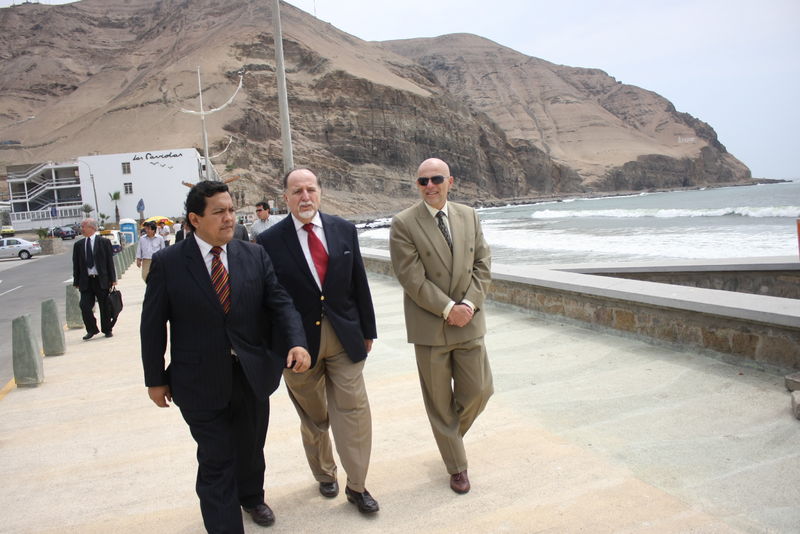Playa La Herradura se queda sin arena y en su lugar ahora solo han quedado piedras y más piedras