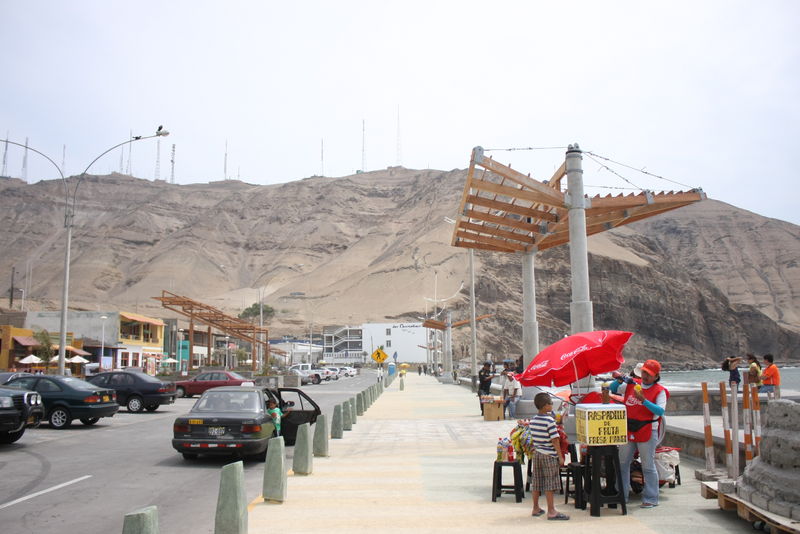 Playa La Herradura se queda sin arena y en su lugar ahora solo han quedado piedras y más piedras