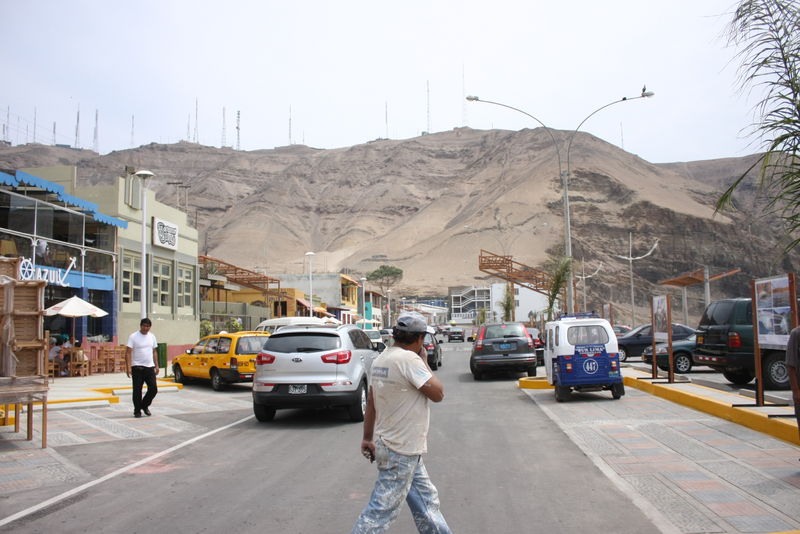 Playa La Herradura se queda sin arena y en su lugar ahora solo han quedado piedras y más piedras