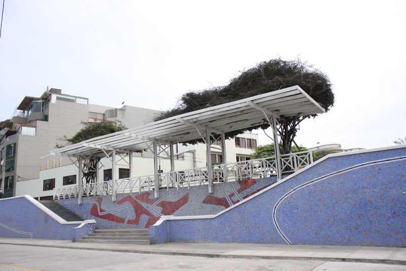 Alameda Sáenz Peña, en Barranco, es nombrada así en honor al militar argentino Roque Sáenz Peña