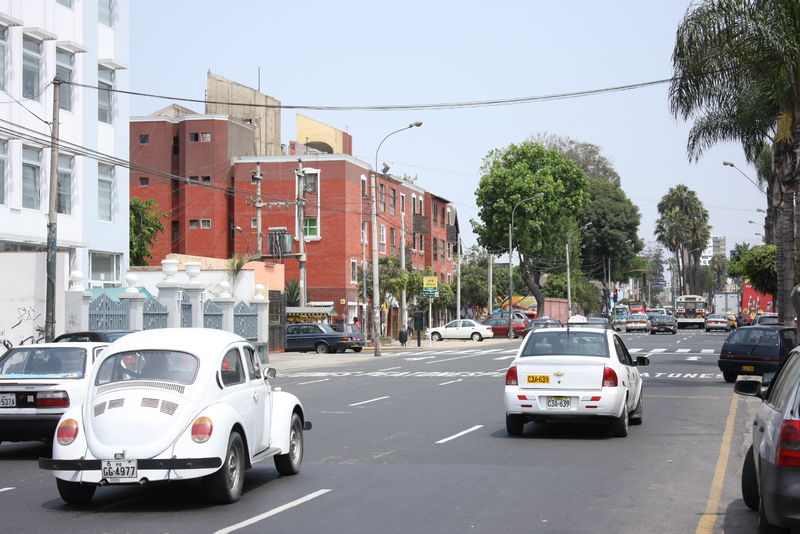 Imágenes de la transitada avenida Miguel Grau en Barranco