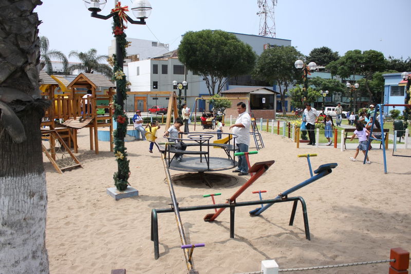 Disfrute un divertido día de campo en el Parque de la Familia Manuel Montero Bernales en Barranco.