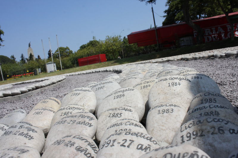 En el monumento del Ojo que Llora aún se percibe la tristeza latente en los rostros de los deudos