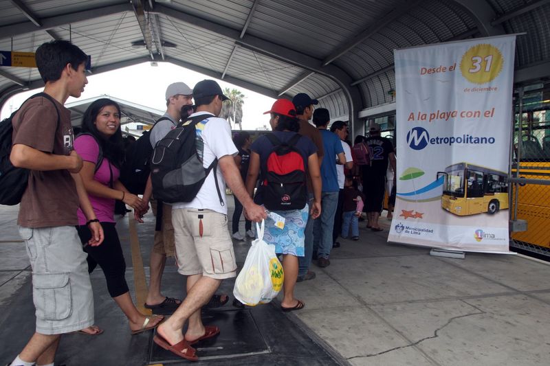 El Metropolitano estrenó oportuno servicio que lleva a usuarios al Circuito de Playas.