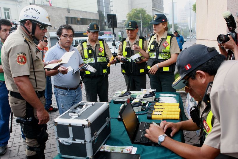 Policía de Tránsito participó en operativo conjunto con el Consejo Nacional de Seguridad Vial, en el parque Kennedy de Miraflores.