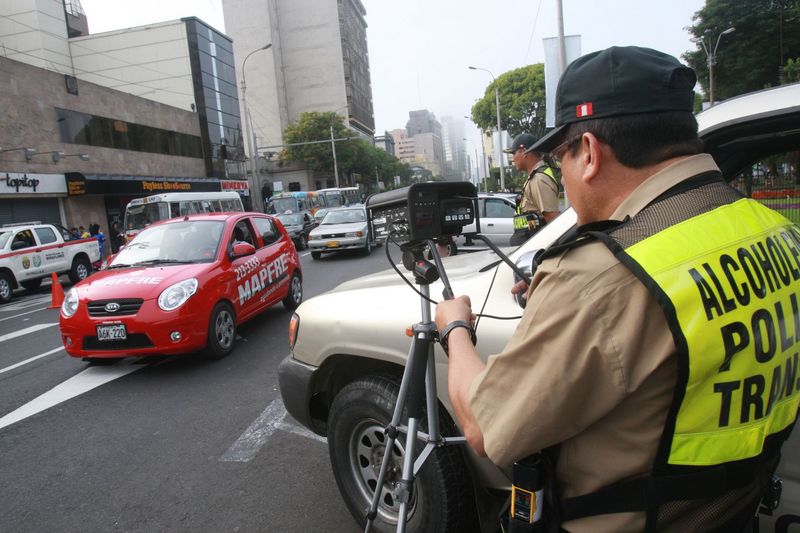 Policía de Tránsito participó en operativo conjunto con el Consejo Nacional de Seguridad Vial, en el parque Kennedy de Miraflores.