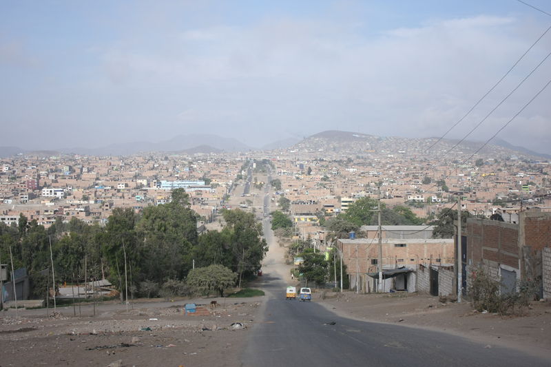 Vista panorámica del distrito de Villa El Salvador, ejemplo de lucha y trabajo