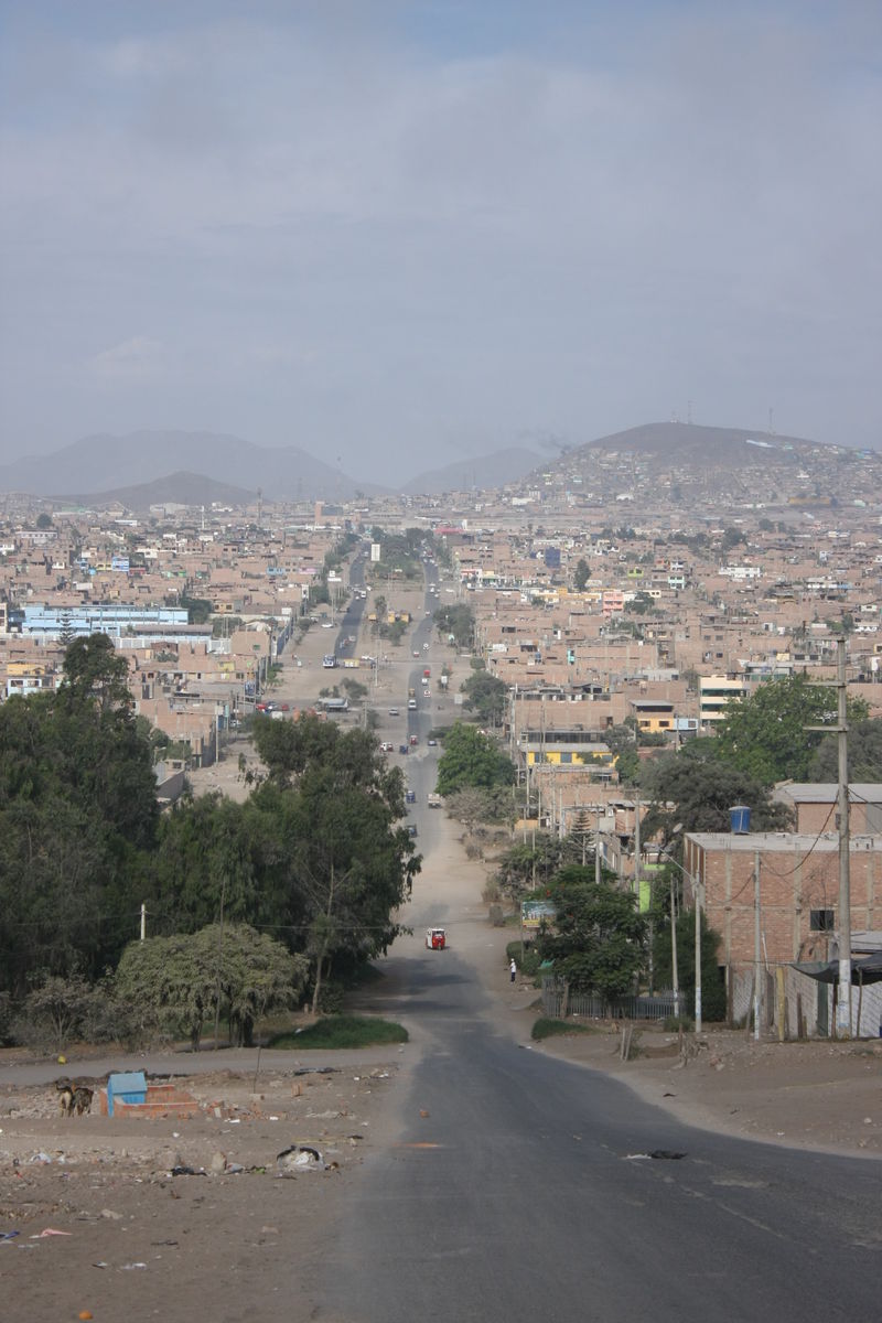 Vista panorámica del distrito de Villa El Salvador, ejemplo de lucha y trabajo