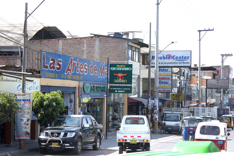 El Parque Industrial es el emporio comercial dedicado a la venta de muebles en Villa El Salvador. Bueno, bonito y barato.