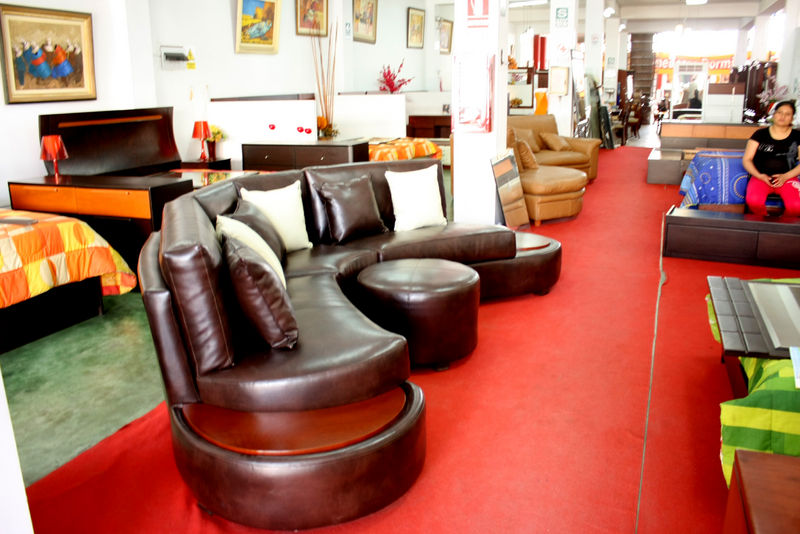 El Parque Industrial es el emporio comercial dedicado a la venta de muebles en Villa El Salvador. Bueno, bonito y barato.