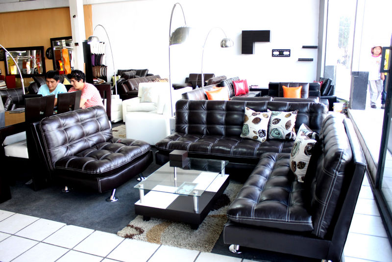 El Parque Industrial es el emporio comercial dedicado a la venta de muebles en Villa El Salvador. Bueno, bonito y barato.