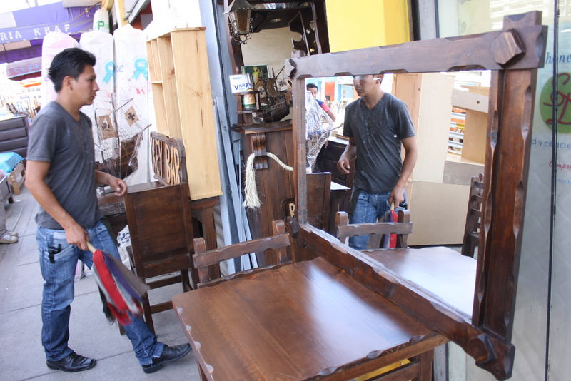 El Parque Industrial es el emporio comercial dedicado a la venta de muebles en Villa El Salvador. Bueno, bonito y barato.