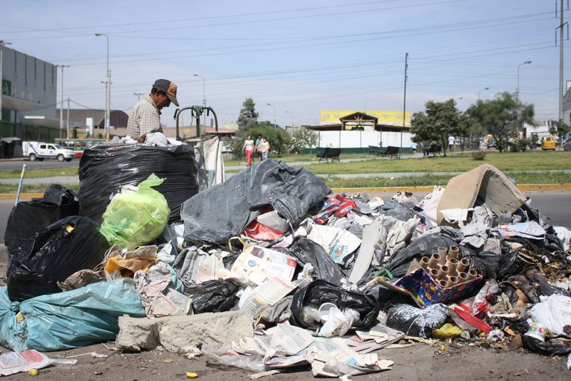 La acumulación de basura produce gran contaminación ambiental en el distrito de Villa El Salvador