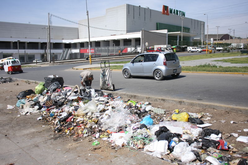 La acumulación de basura produce gran contaminación ambiental en el distrito de Villa El Salvador