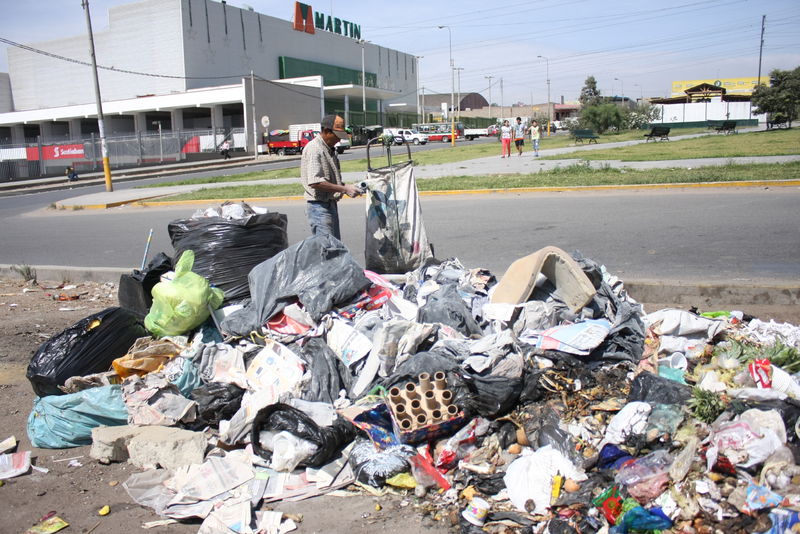 La acumulación de basura produce gran contaminación ambiental en el distrito de Villa El Salvador