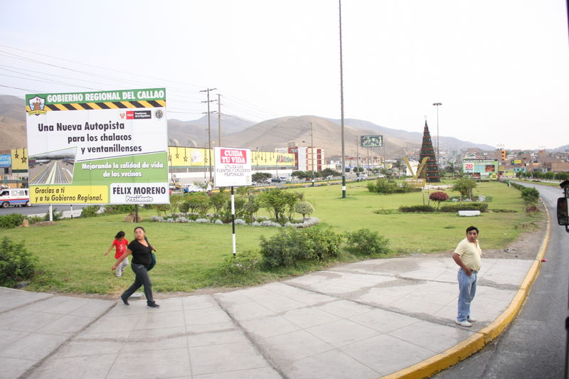 Una vista del pujante distrito de Ventanilla a través de sus parques y avenidas.