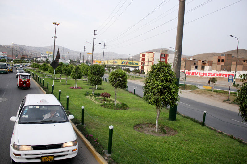 Una vista del pujante distrito de Ventanilla a través de sus parques y avenidas.